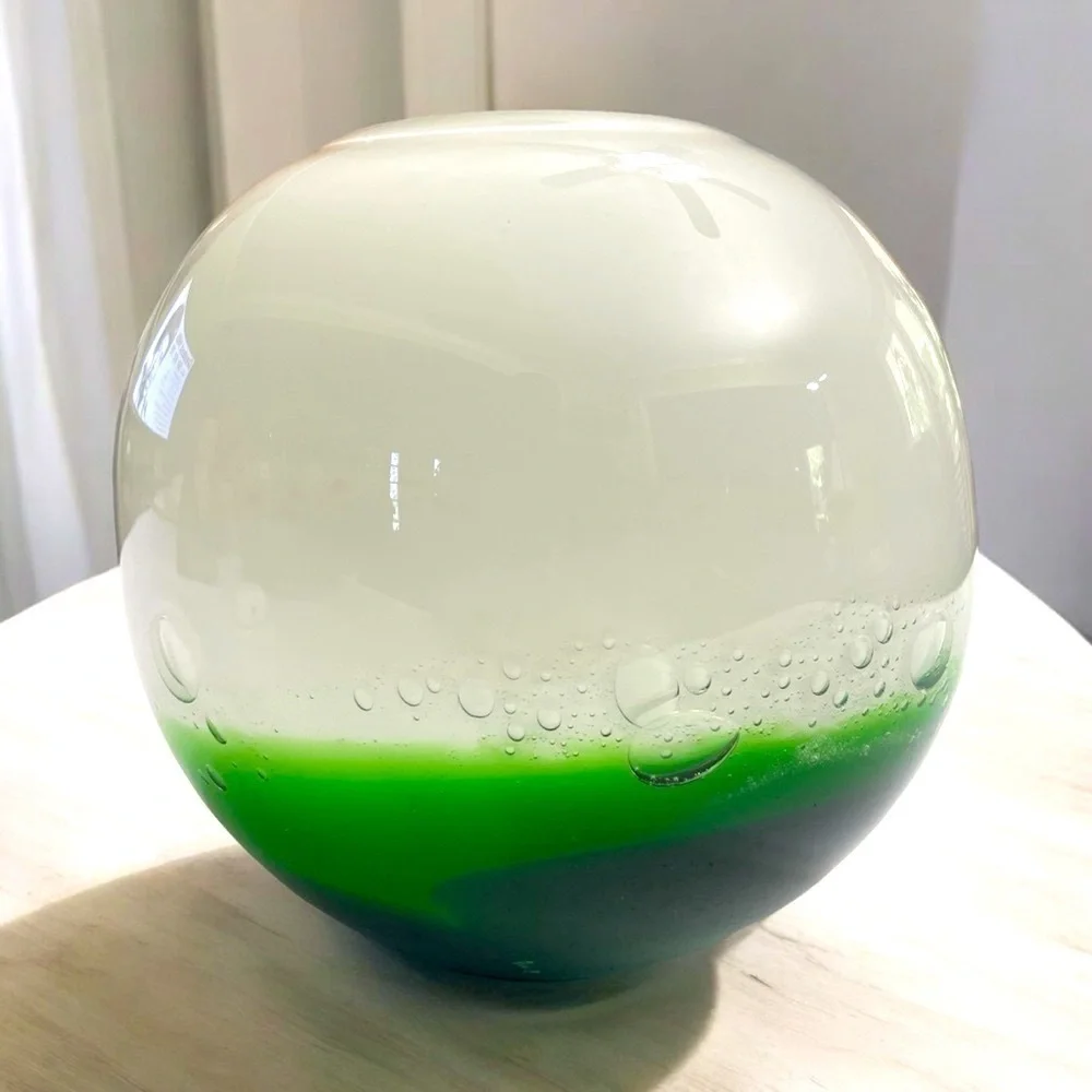 Italian Murano Style Hand Blown Art Glass Round Vase Green White Bubble 7